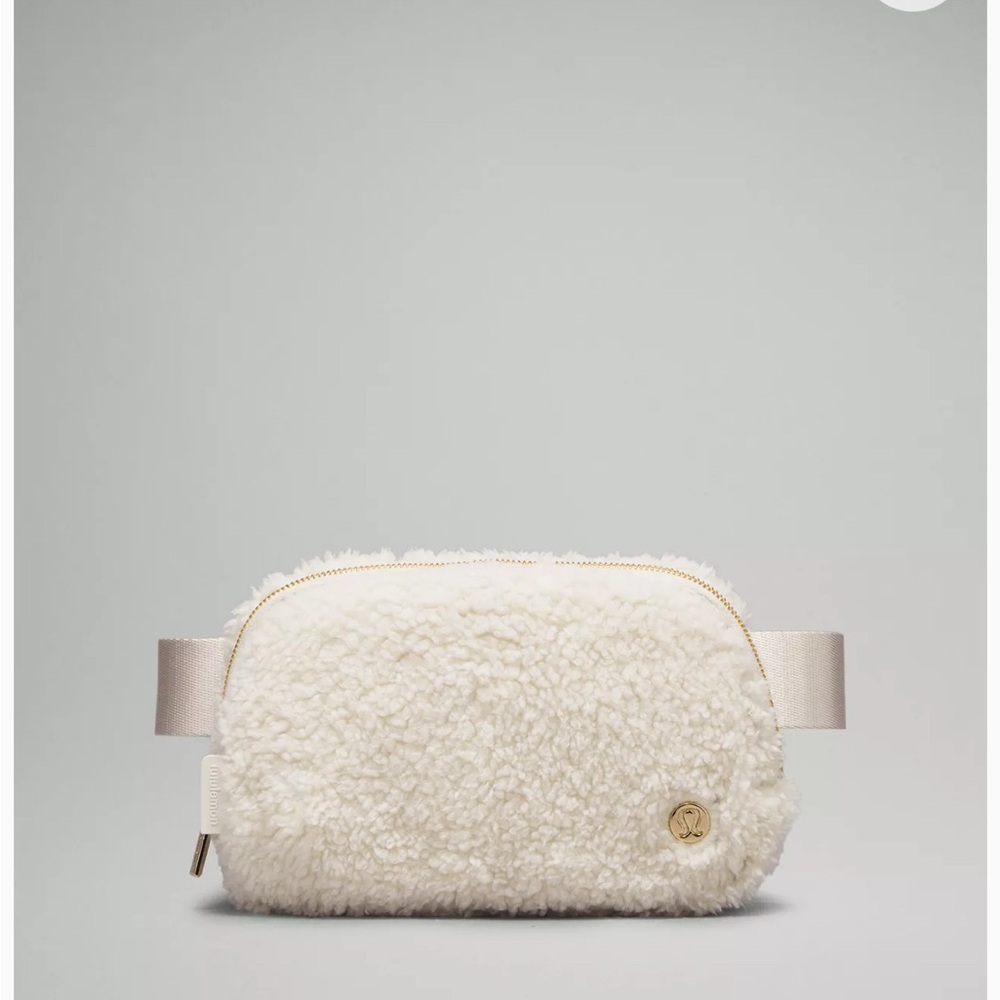 lululemon Everywhere Belt Bag 1L
Fleece